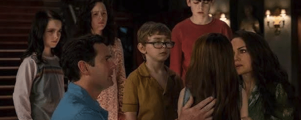 the cast of Haunting of Hill House - showrunner is Mike Flanagan